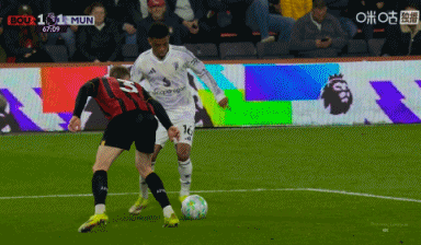 第67分鐘，阿瑪德禁區(qū)內突破被特呂費爾推倒，主裁沒有表示