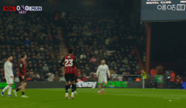 第59分鐘，庫尼亞禁區(qū)內突破被希門尼斯拉倒，主裁果斷判罰黃點套餐